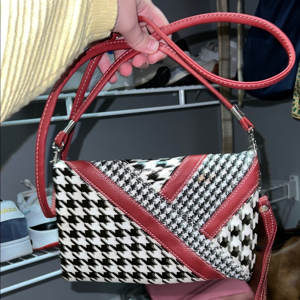 Elegant Red and Black Houndstooth Crossbody Bag